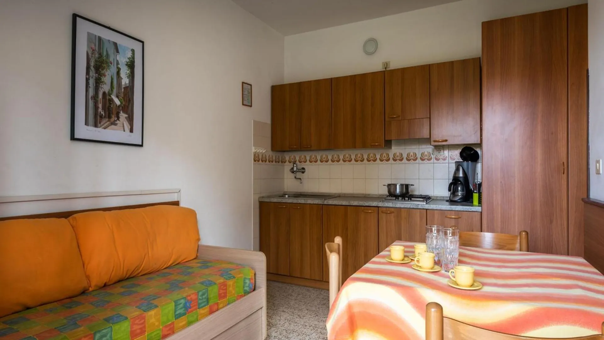 Cozy Apartment With Private Garden In Бибионе