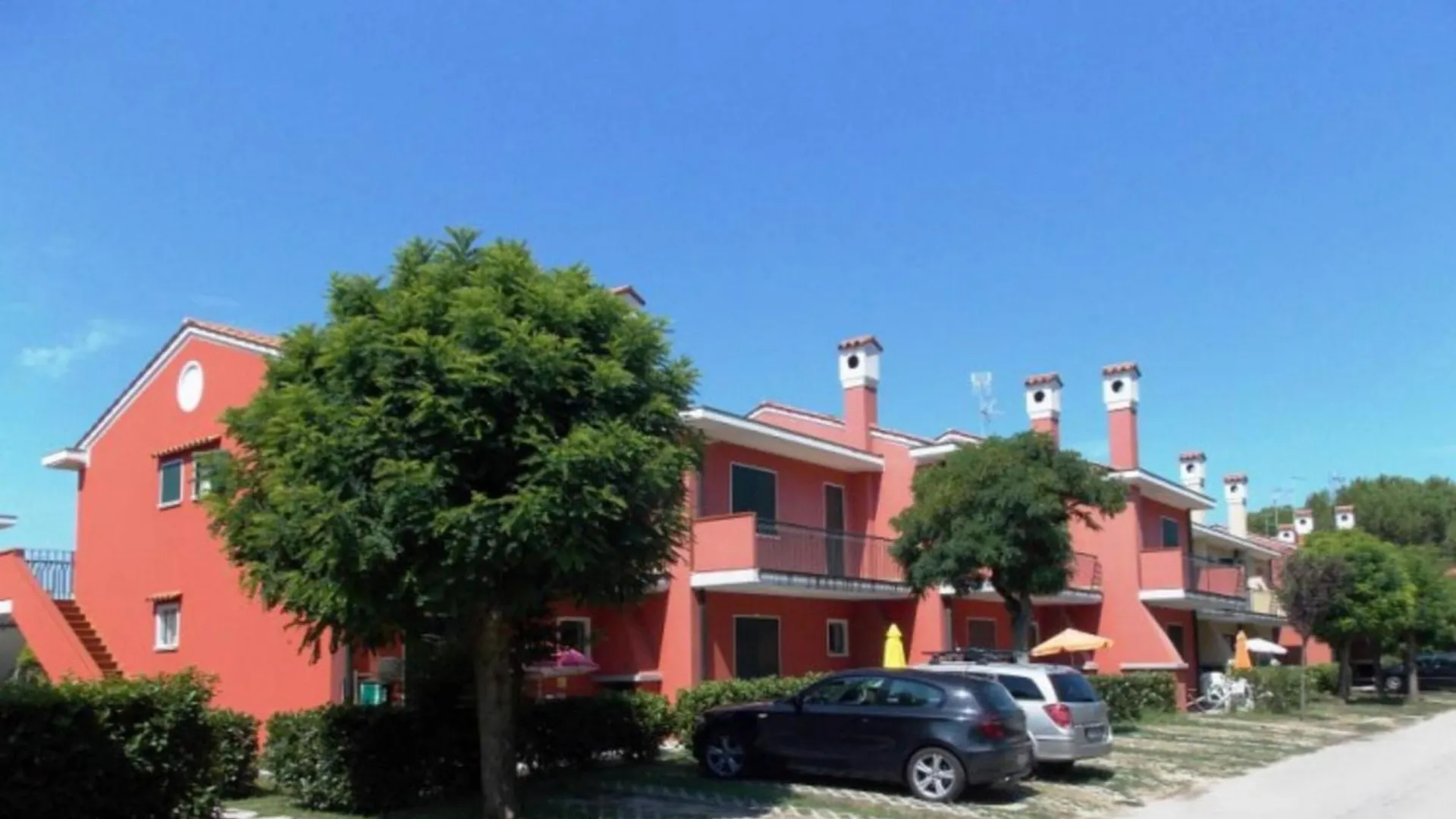 Cozy Apartment With Private Garden In Bibione