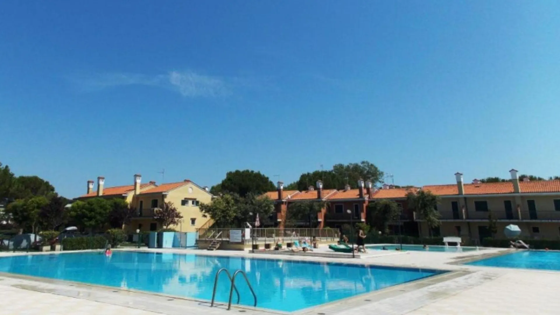 Cozy Apartment With Private Garden In Bibione